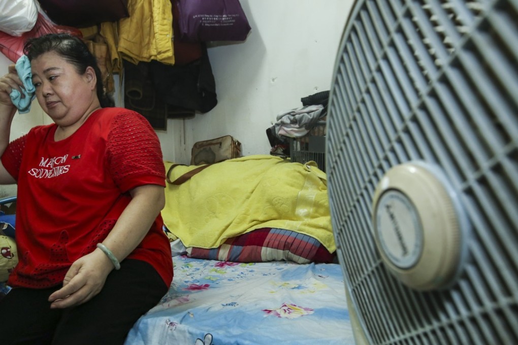 Jiang Mingying tries to stay outside for as long as possible on hot days. Photo: Edmond So