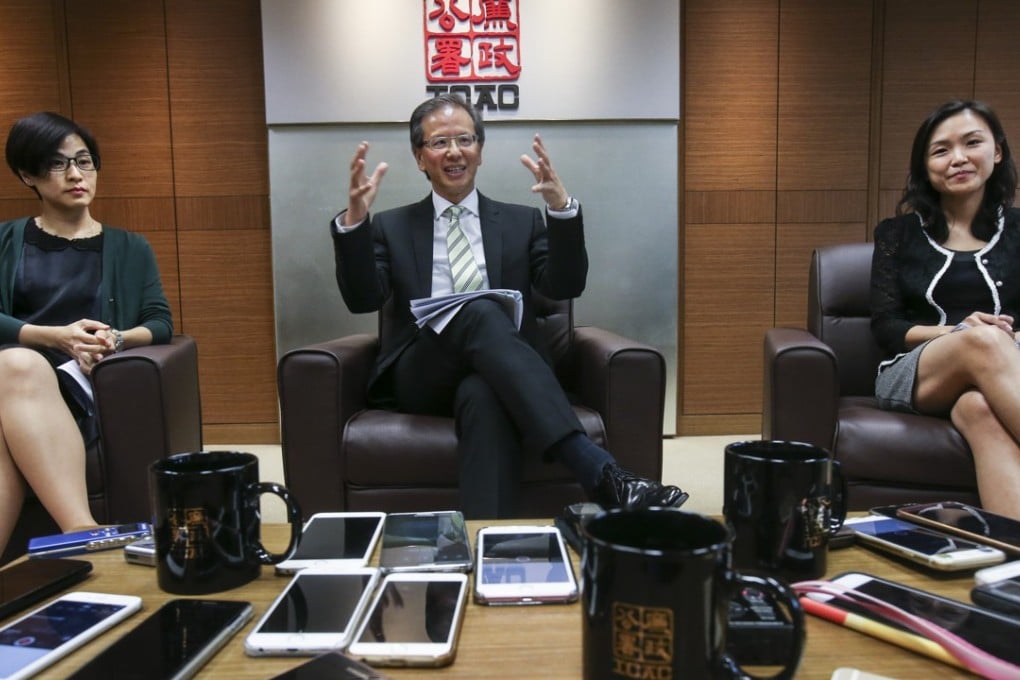 The ICAC’s director of investigation (government sector), Ricky Yu (centre), flanked by chief investigators Winnie Lee Wai-yee (left) and Hazel Law. Photo: David Wong