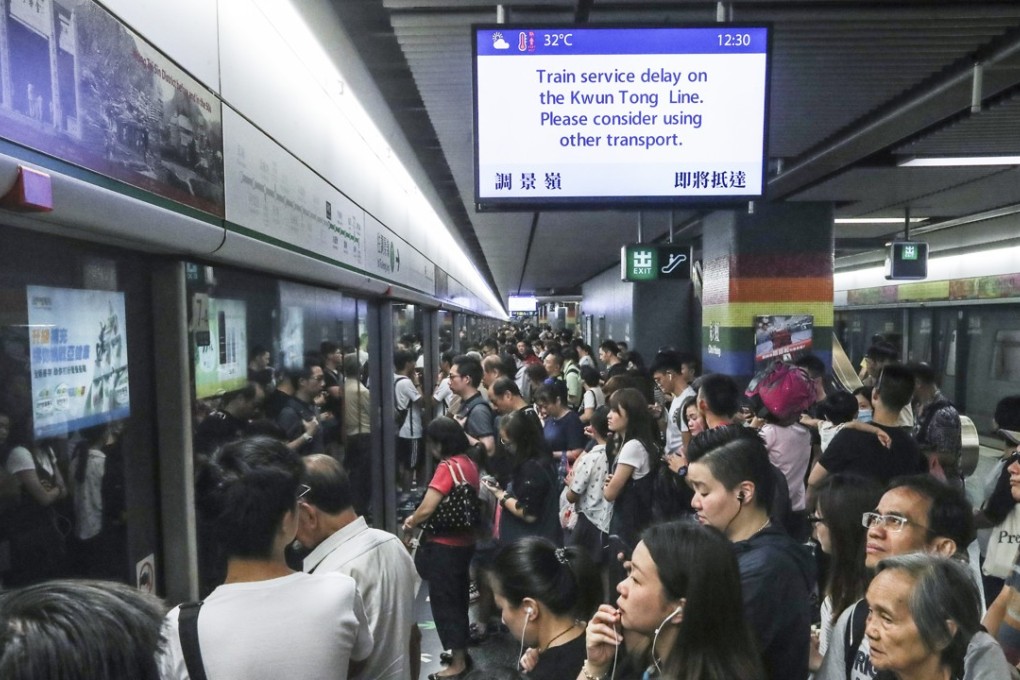 Passengers wait to board a train on a packed platform at Choi Hung station after the signalling problem on Saturday. Photo: Edward Wong