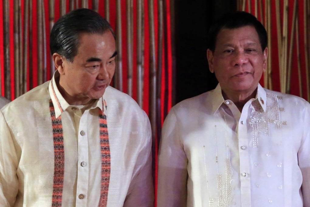 Philippine President Rodrigo Duterte, right, chats with Chinese Foreign Minister Wang Yi in Manila. Photo: AP