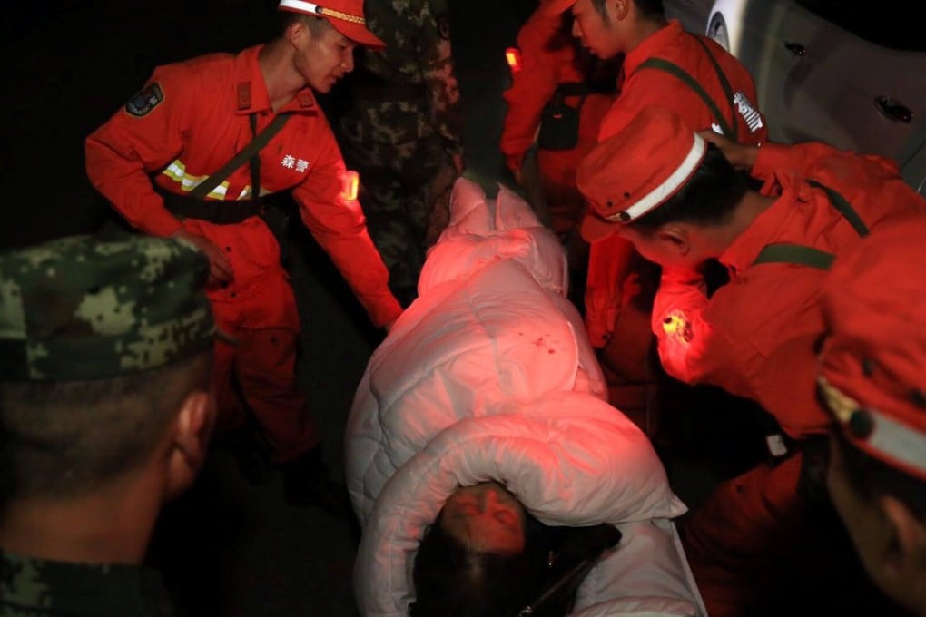 Chinese paramilitary police carry a survivor after an earthquake in Jiuzhaigou county,. Photo: Reuters