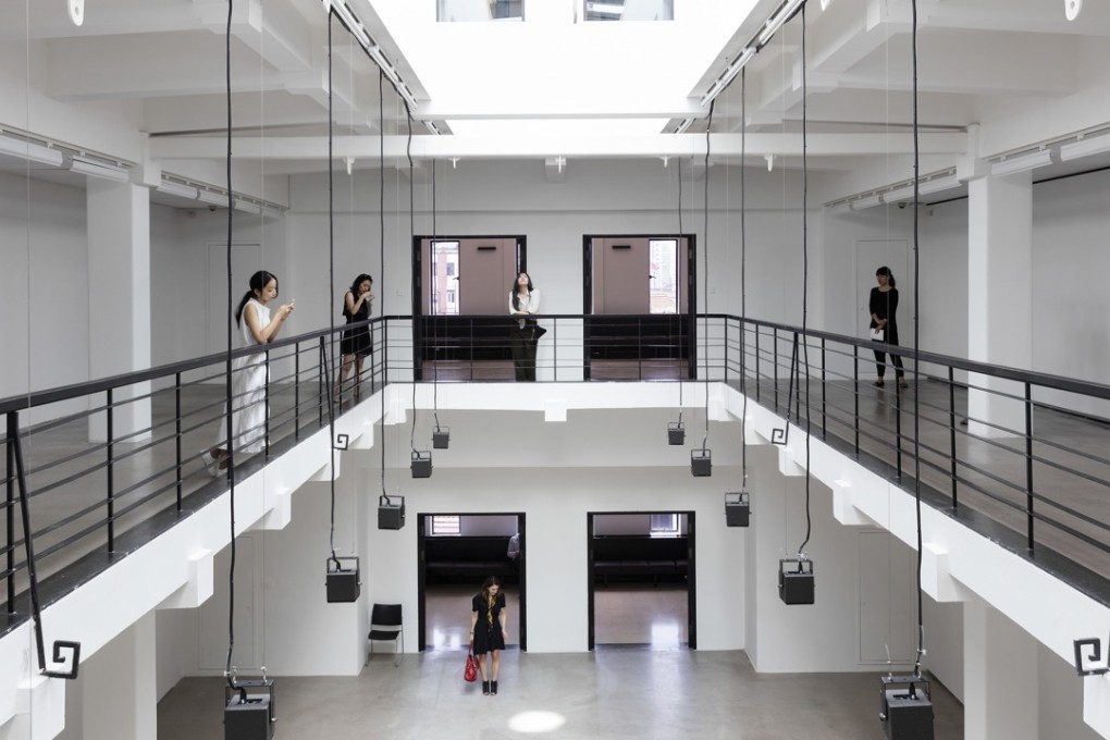Speakers hanging from the skylight play the music of the natural world – the sound of rainstorms and running water – in Philippe Parreno’s exhibition “Synchronicity”.