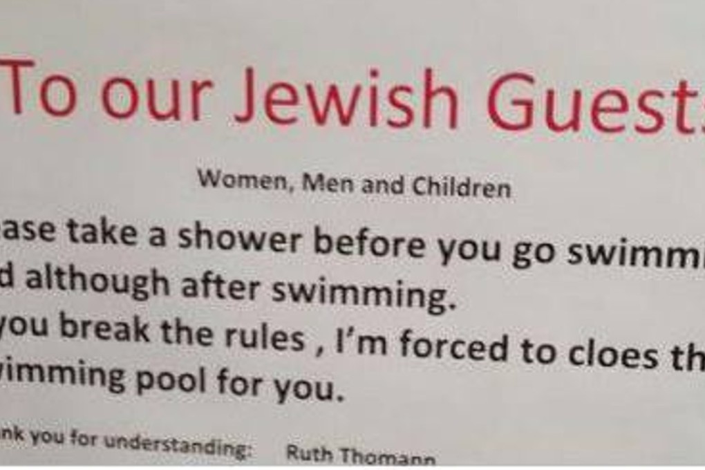 A sign at the Aparthaus Paradies hotel in the town of Arosa, Switzerland. Photo: Documenting Anti-Semitism / Facebook