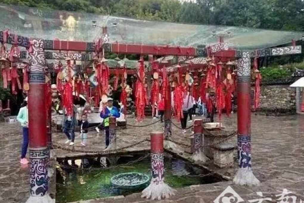 Police said it was not the first time the man had tried to steal from the pond. Photo: Yunnan.cn