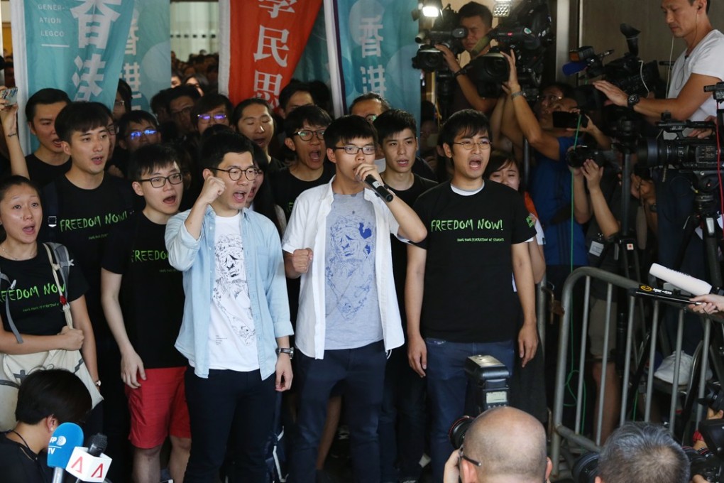 Nathan Law (left), Joshua Wong and Alex Chow protest outside the High Court. Photo: Sam Tsang