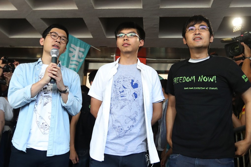 Nathan Law (left), Joshua Wong and Alex Chow protest outside the High Court. Photo: Edward Wong