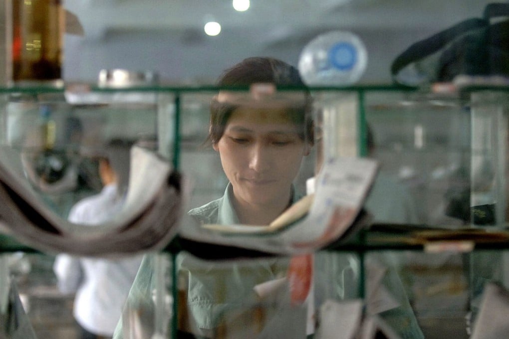 Chinese postal workers in the sorting room in Hefei, Anhui province. Anyone writing to a leader need only put their name and title on the envelope –弄no address is necessary, according to Xinhua. Photo: AFP