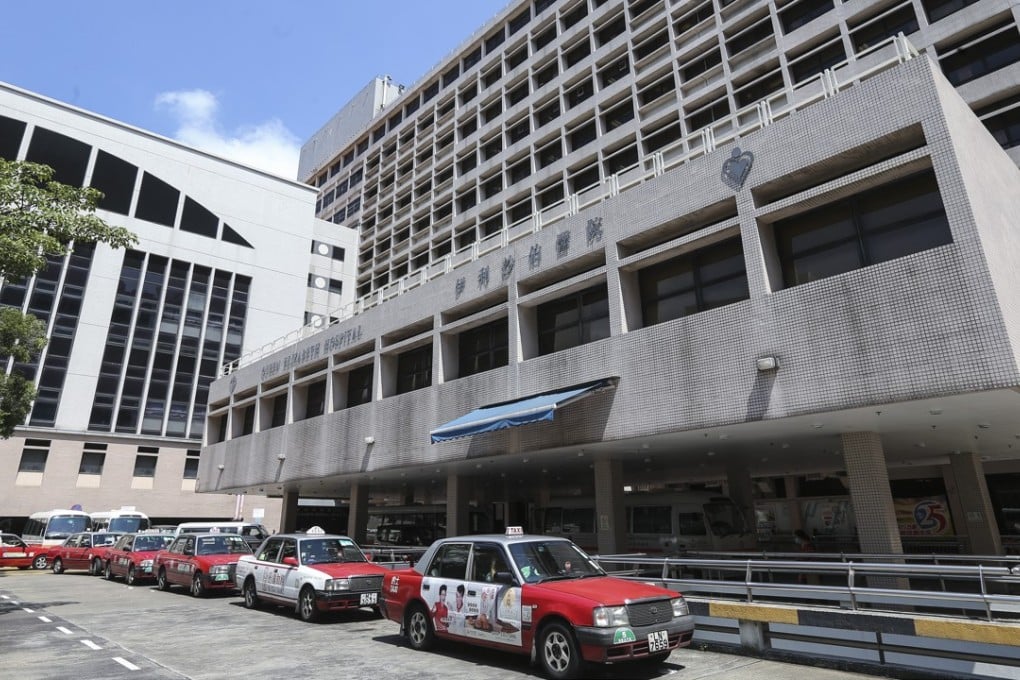 The victim was taken to Queen Elizabeth Hospital in Yau Ma Tei with head injuries. Photo: Dickson Lee
