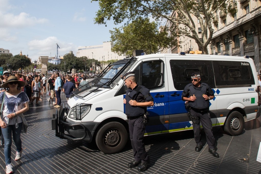 Spanish policemen patrol in the Las Ramblas area of Barcelona, Spain. Photo: Xinhua