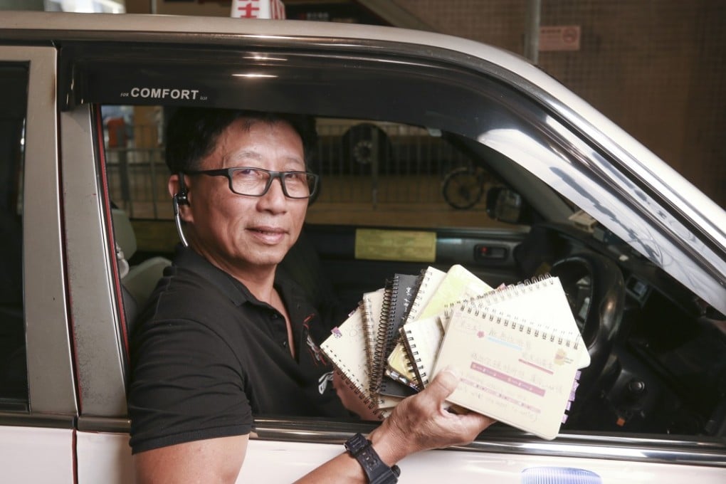 Taxi driver William Wong asks his passengers to sign his guest book. Photo: Xiaomei Chen