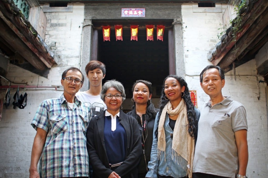 Judith Hugh-Goffe, Tao Leigh Goffe and Gaia Goffe with their newfound Hong Kong relatives Yau Tang-kwong (left), Yau Hing-lung (rear) and (right) Pang Kwok-hung, village chief of Fan Leng Lau, Fanling. Photo: Bruce Yan