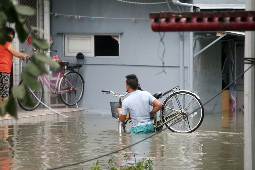 Floods in Tai O as Typhoon Hato hits the area. Photo: K.Y. Cheng