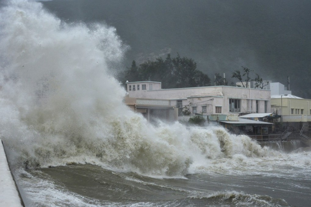 Huge waves batter Shek O beach as Typhoon Hato hits Hong Kong. Photo: SCMP / Antony Dickson