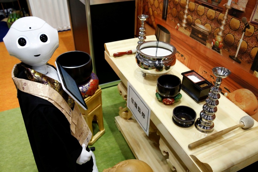 A ‘robot priest’ wearing a Buddhist robe standing in front of a funeral altar at the Life Ending Industry EXPO 2017 in Tokyo, Japan, August 23, 2017. Photo: Reuters