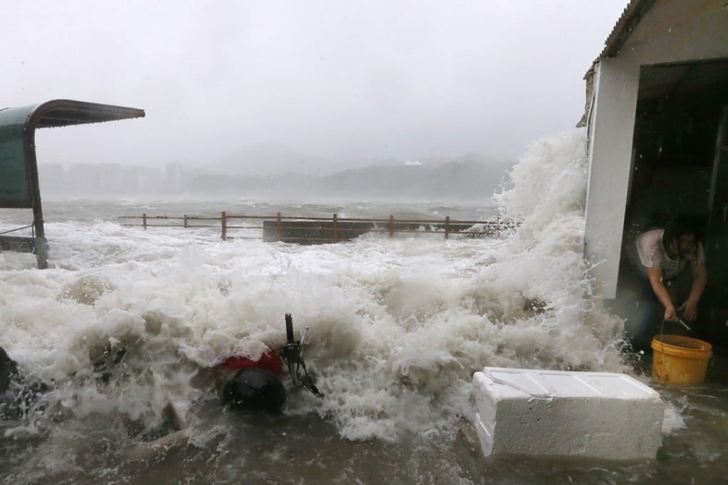 Waves flood the Lei Yue Mun waterfront in Ma Pui Tsuen as Typhoon Hato rages. Photo: Sam Tsang