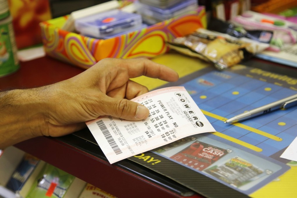 A customer buys a Powerball ticket in Chicago. Photo: AP/G-Jun Yam