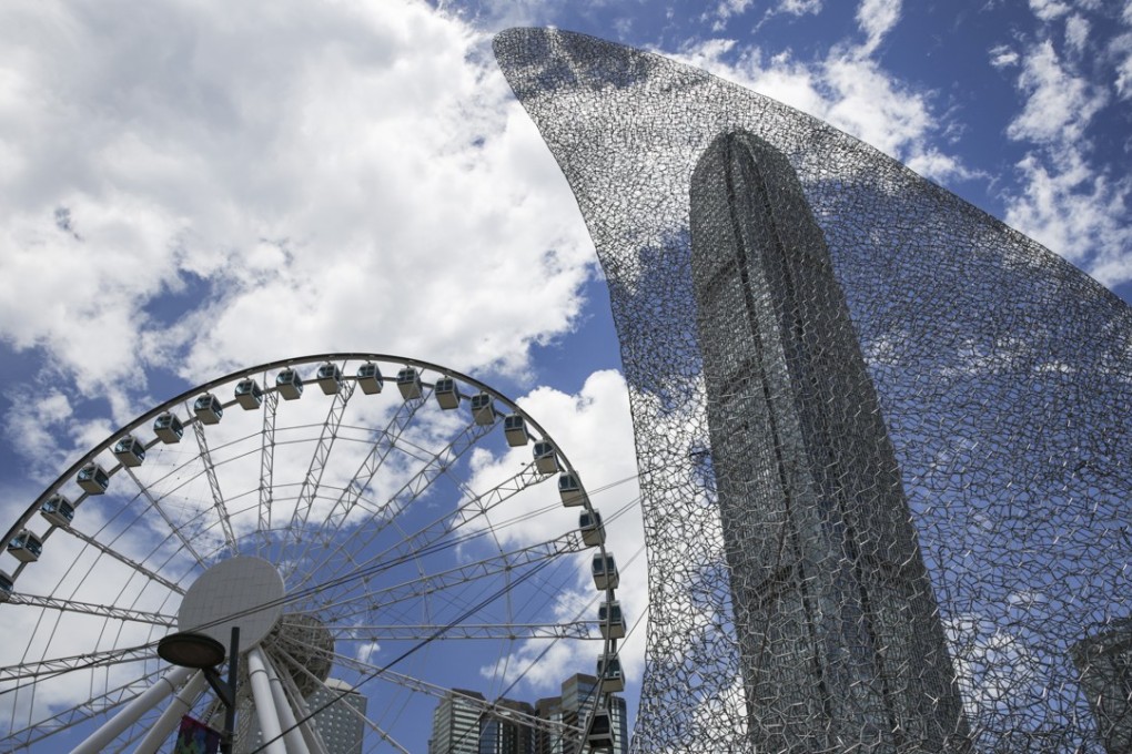 A hot sunny day taken in Central Pier. Photo: Sam Tsang