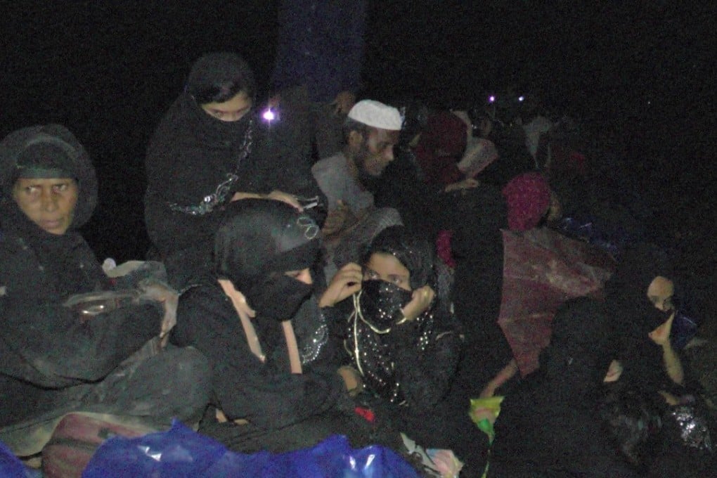 Displaced Rohingya people from Myanmar's northern Rakhine state gather at the border town of Ukhiya after Bangladeshi border guards stopped them from entering Bangladesh. Photo: AFP