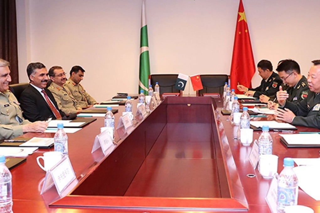 General Li Zuocheng (right), new chief of Joint Staff Department, meets Pakistan army chief Qamar Javed Bajwa in Dushanbe, Tajikistan. Photo: PLA Daily