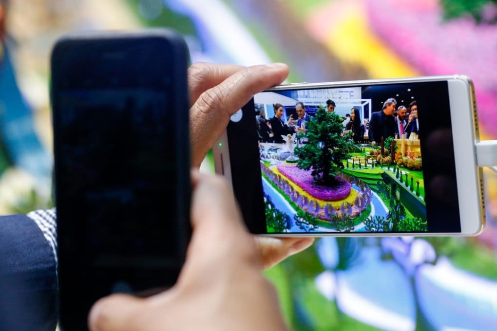 A visitor compares smartphones at the Mobile World Congress in Barcelona on February 27. One of the themes at the annual event was the internet of things. Photo: Bloomberg