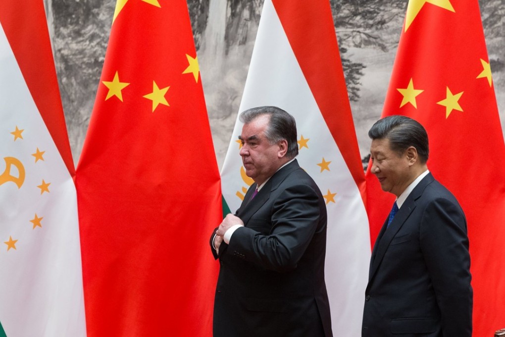 Chinese President Xi Jinping (right) pictured with his Tajik counterpart Emomali Rahmon at the Great Hall of the People in Beijing. Photo: EPA