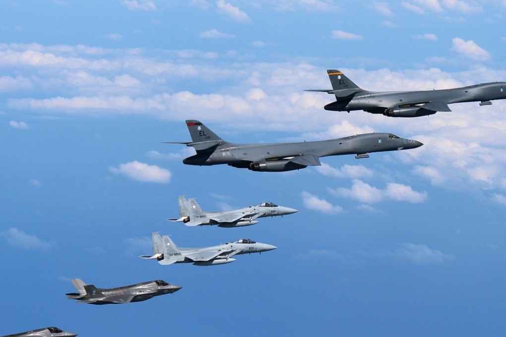 A handout photo made available by the US Air Force through the Japanese Self-Defence Force on August 31 shows US Marine Corps F-35B 'Lightning II' stealth fighters (bottom) flying alongside two US Air Force B-1B 'Lancer' bombers (up), over waters near Kyushu, Japan. Photo: EPA