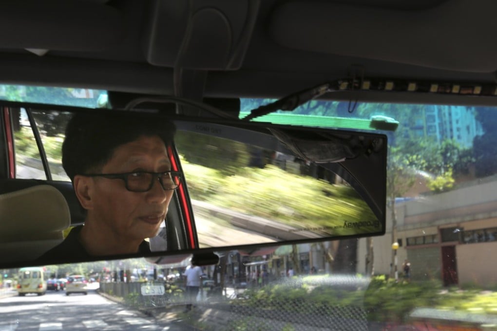 Taxi driver William Wong asks his passengers to sign his guest book during their journey. Photo: Xiaomei Chen