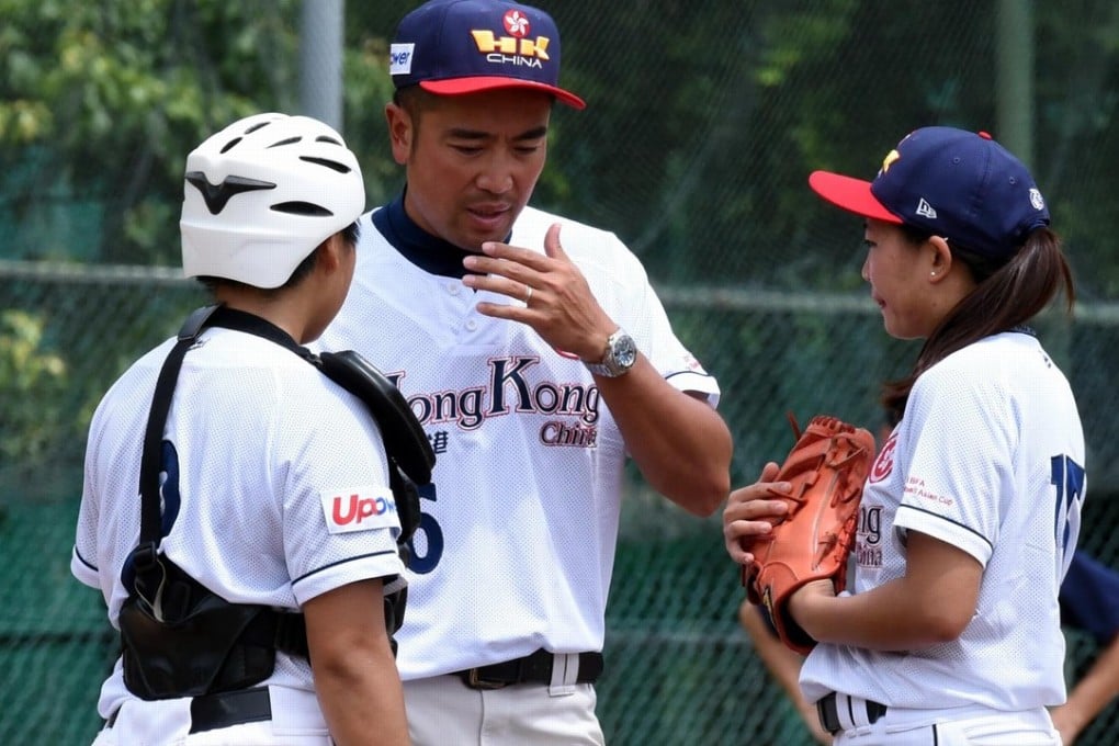 Pitcher Sandra Hung Yik-shan (R) receives instructions from coach Leung Yu-chung (C).Photos: HKBA