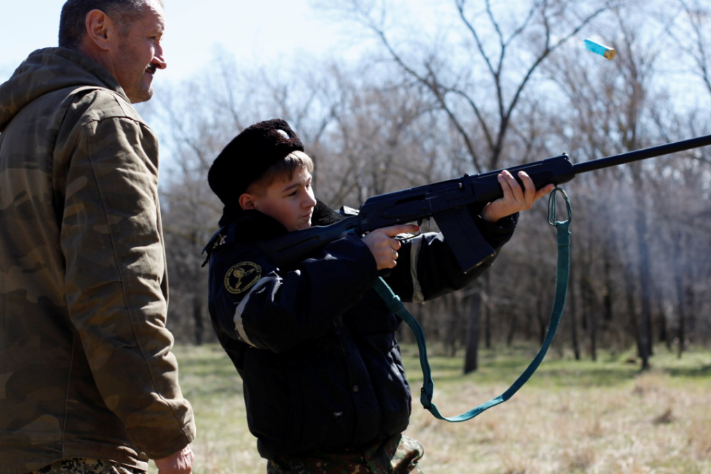 The middle-schoolers spar for conditioning and learn proper rifle form. Photo: REUTERS/Eduard Korniyenko