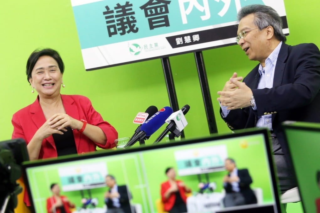 Emily Lau Wai-hing interviews former ICAC head of operations Daniel Li Ming-chak. Photo: David Wong