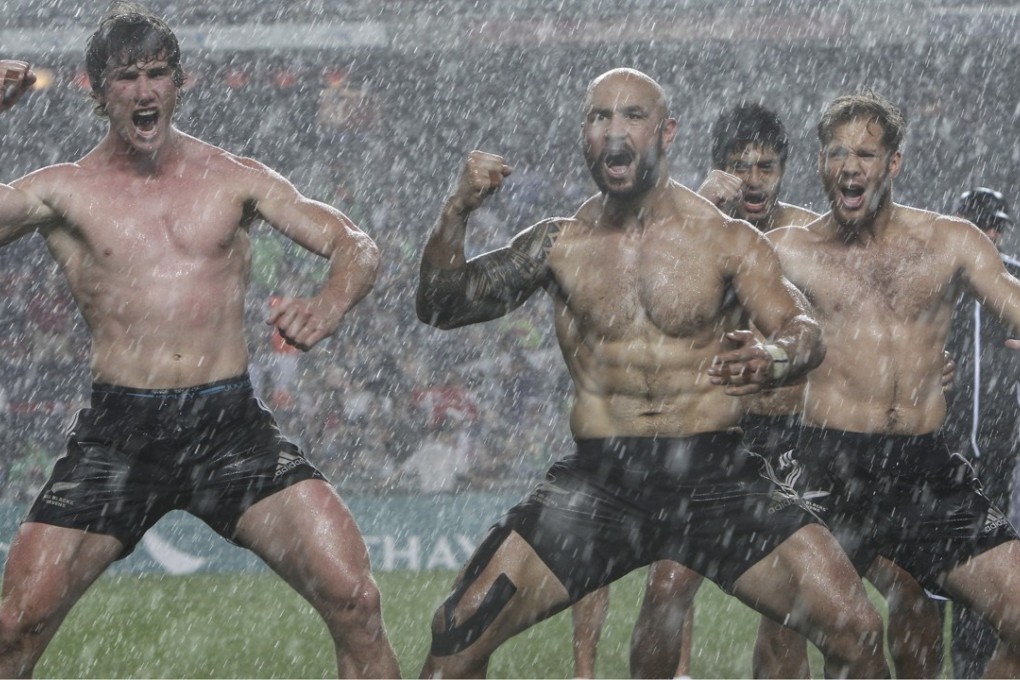 DJ Forbes leads the haka in a downpour as New Zealand won the Hong Kong Sevens in 2014. Photo: Felix Wong / SCMP