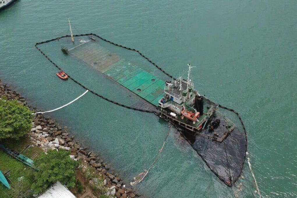 Oil is seen leaking from a submerged cargo ship in Nim Shue Wan, Discovery Bay. Photo: Robert Lockyer/AquaMeridian