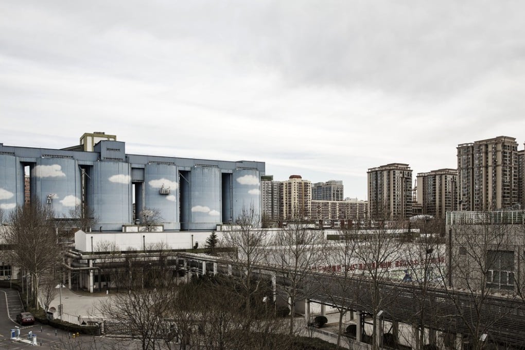 The Huaneng Power International Inc. Thermal Power Plant, left, stands near residential buildings in Beijing, China, on Tuesday, March 8, 2016. While air pollution in the nation's capital has improved slightly, residents still frequently don face masks to filter the smog, including during a string of days recently air quality was listed as hazardous. Photo: Bloomberg