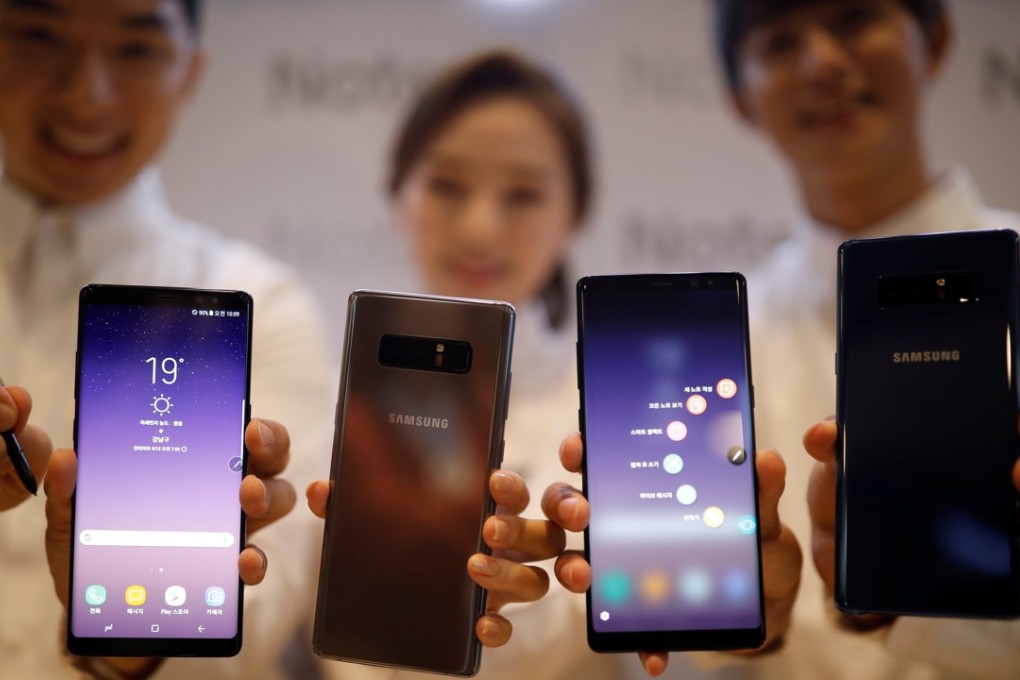 Models demonstrate the Galaxy Note 8 during its launch in Seoul. Photo: Reuters
