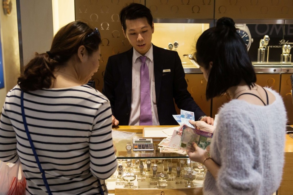 Hongkongers retain a fondness for cash payments, even as cash lessens its grip globally. Photo: Bloomberg