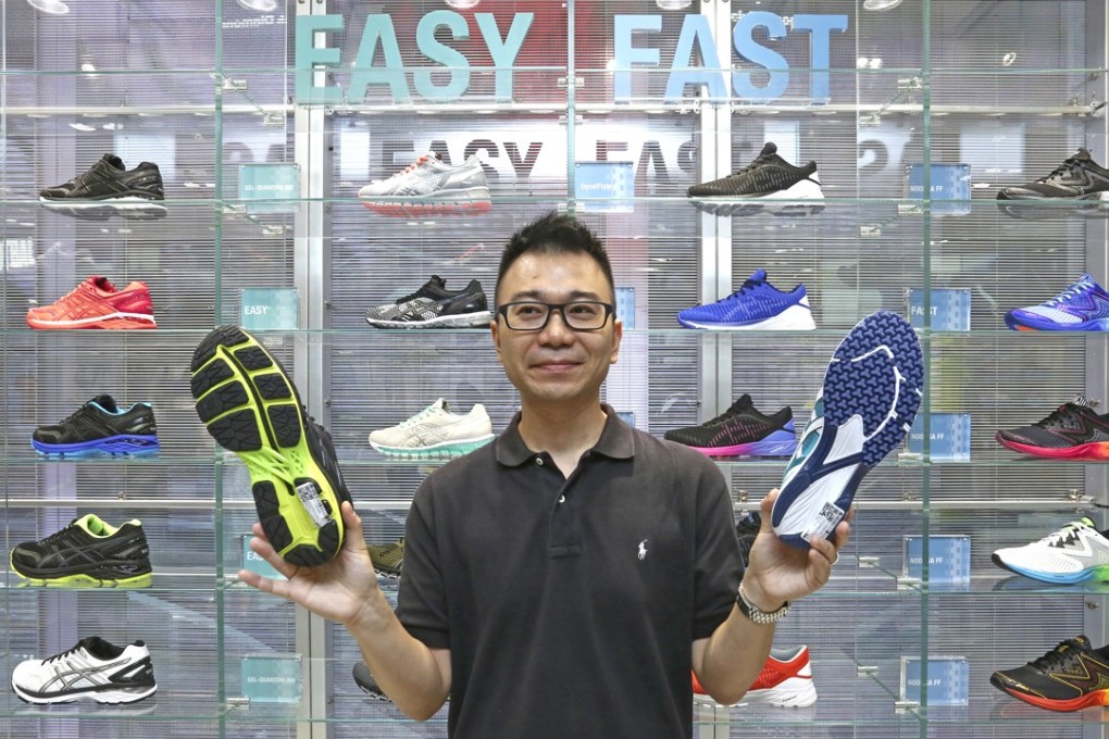 Sports shoes shopping hot sale