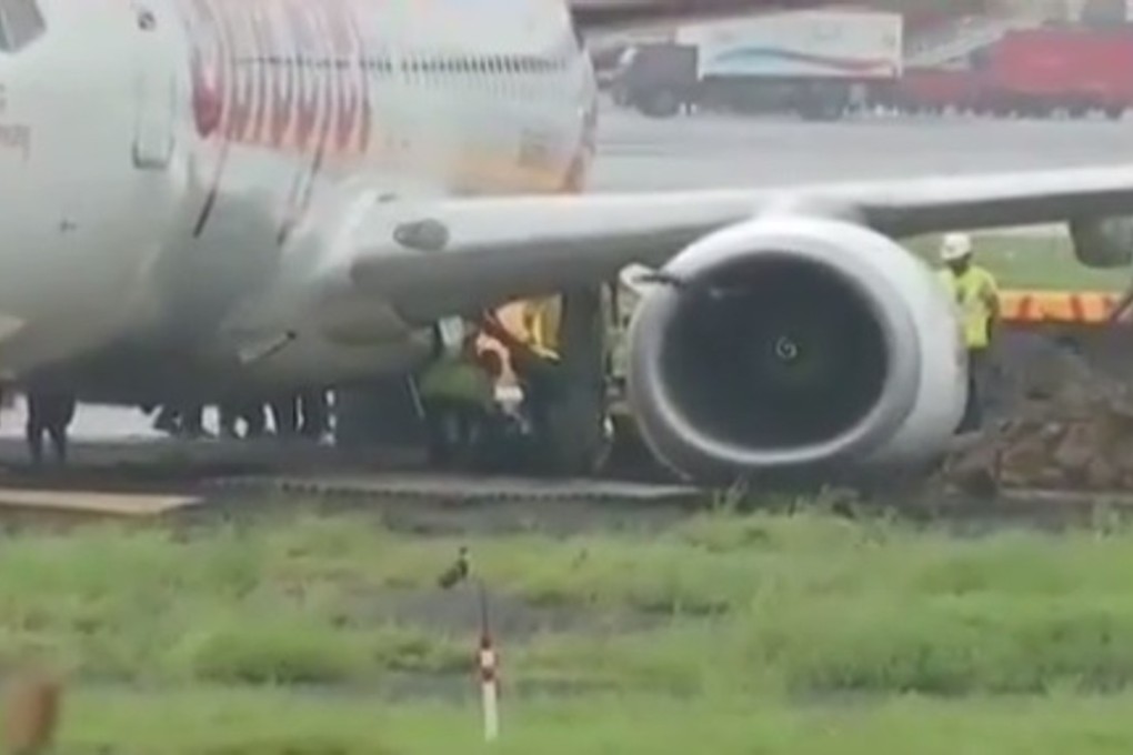 Airport officials were trying to move the SpiceJet plane which skidded on landing. Photo: YouTube