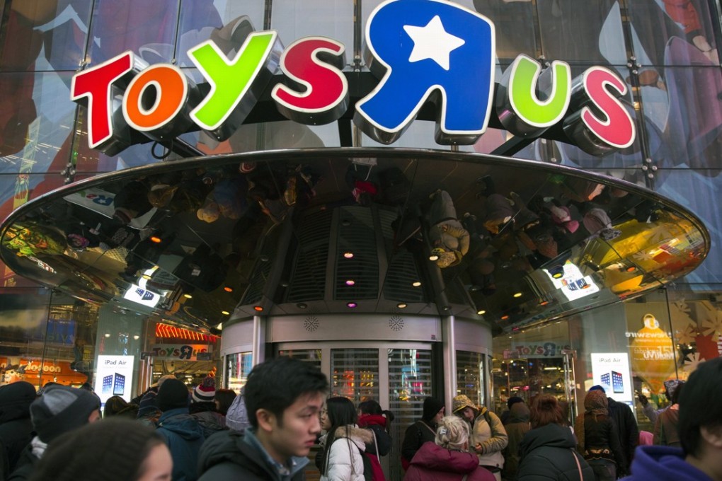 Shoppers line up outside to the Toys 'R' Us store in Times Square, New York in this file photo. Photo: EPA