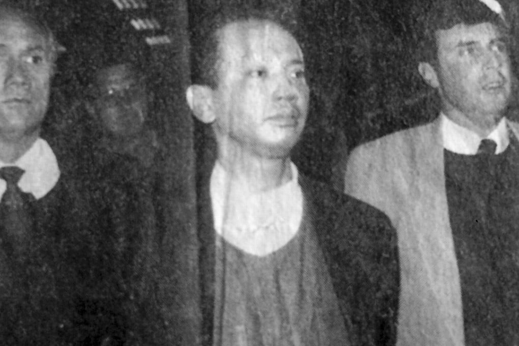 Tony Young, flanked by FBI agents, arrives at LAX airport in 1995, having been arrested by Taiwanese authorities and put on a Los Angeles-bound flight. Picture: Los Angeles Times