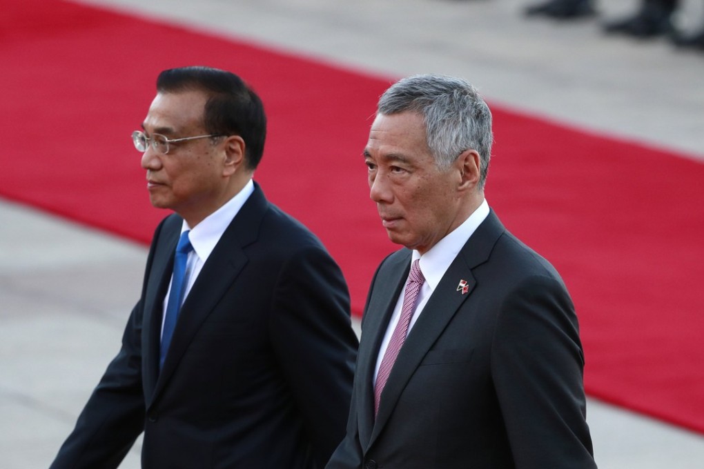 Chinese Premier Li Keqiang and Singapore Prime Minister Lee Hsien Loong at the Great Hall of the People in Beijing. Photo: EPA