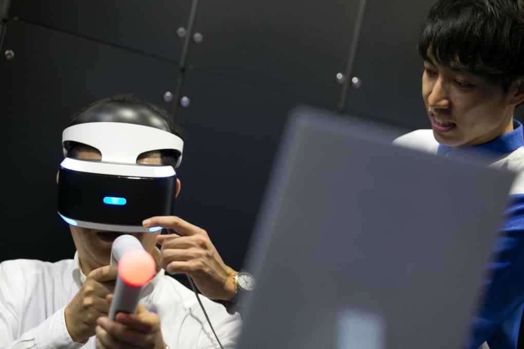A visitor to the Tokyo Game Show experiences a PlayStation VR game. Photo: EPA-EFE