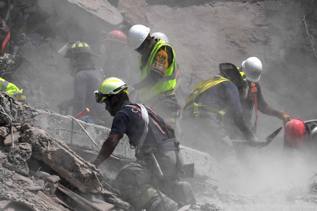 Rescuers work in a building toppled by a magnitude 7.1 quake that struck central Mexico almost a week ago, in Mexico City, on September 25, 2017. Hopes of finding more survivors after Mexico City's devastating earthquake have dwindled to virtually nothing as scores of buildings are deemed unsafe. Photo: AFP