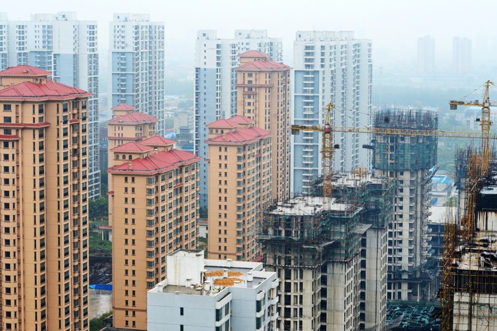 Analysts and economists say that the government’s latest round of tightening measures for second-tier cities are more importantly, to warn speculators against expecting a rebound in prices in the near term. Photo: Xinhua