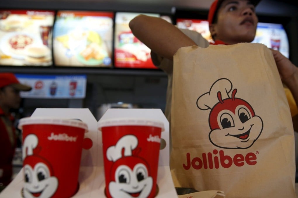 A member of a Jollibee crew packs food for a customer inside a Jollibee franchise in Metro Manila. Photo: Reuters