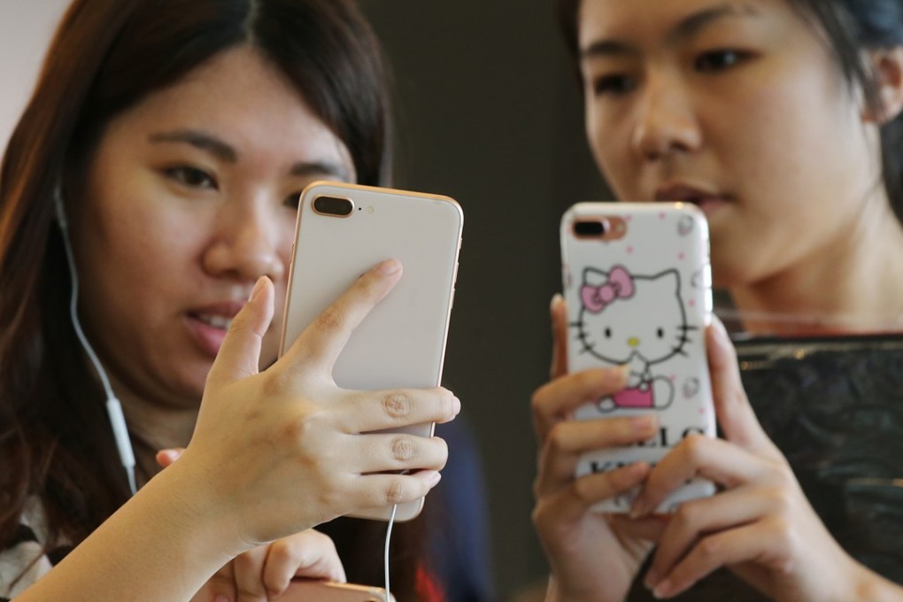 Indifferent reviews of the iPhone 8 have driven down shares in the company since the handset’s launch. Phone: Dickson Lee