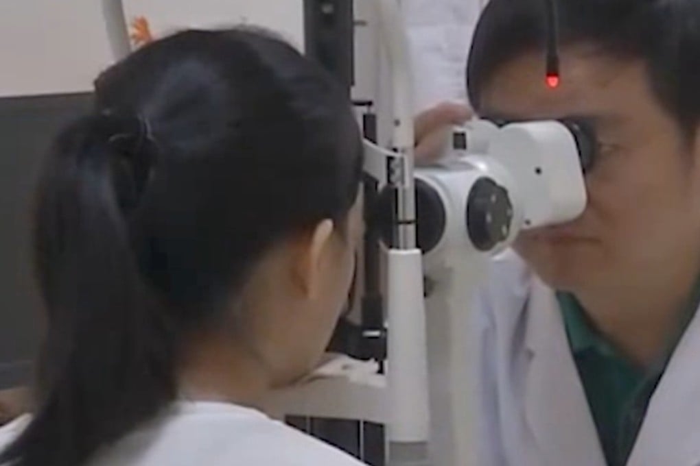 A 21-year-old Chinese woman is in hospital after losing the sight in her right eye following a marathon session playing Honour of Kings on her mobile phone. Photo: Thepaper.cn