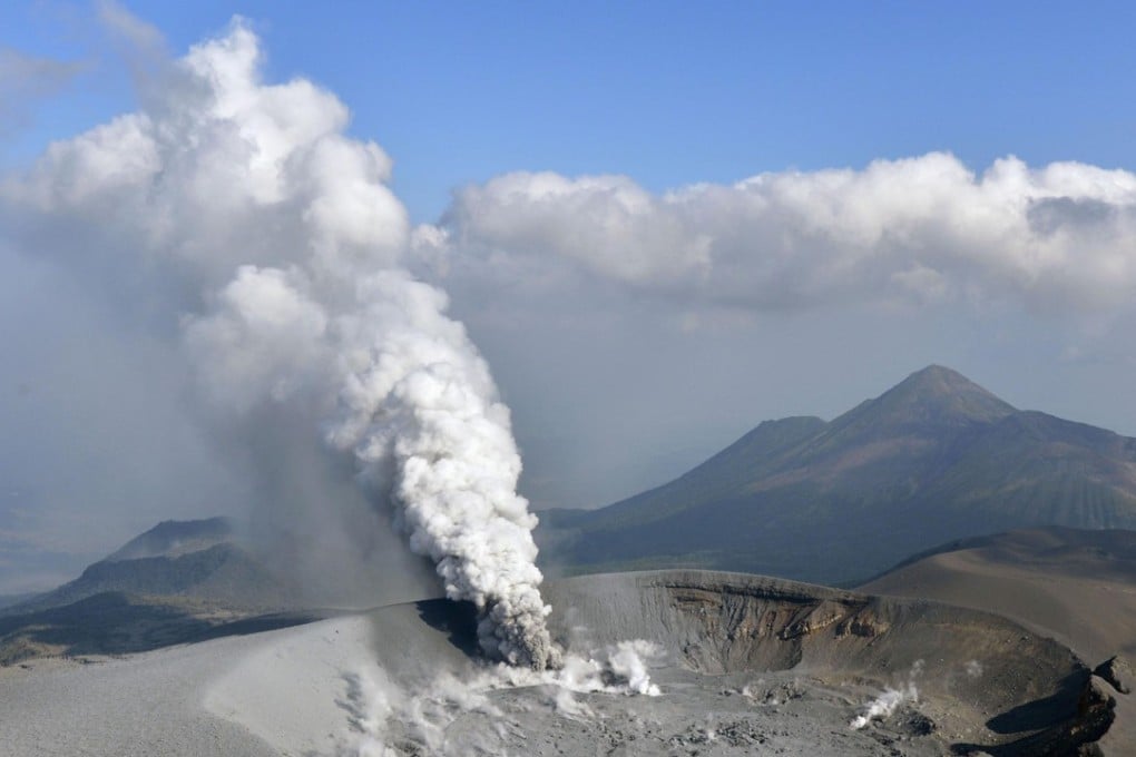 Smoke rises from the Shinmoedake volcano on the border of Kagoshima and Miyazaki prefectures, southwestern Japan. Photo: Kyodo/AP