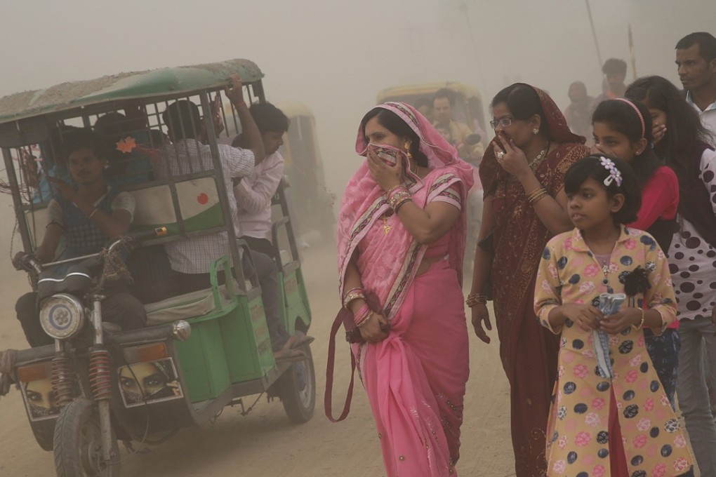 Indians cover their faces amid thick fog in the capital New Delhi. The Supreme Court has banned the use of firecrackers during the Hindu festival of Diwali because of pollution concerns. Photo: EPA