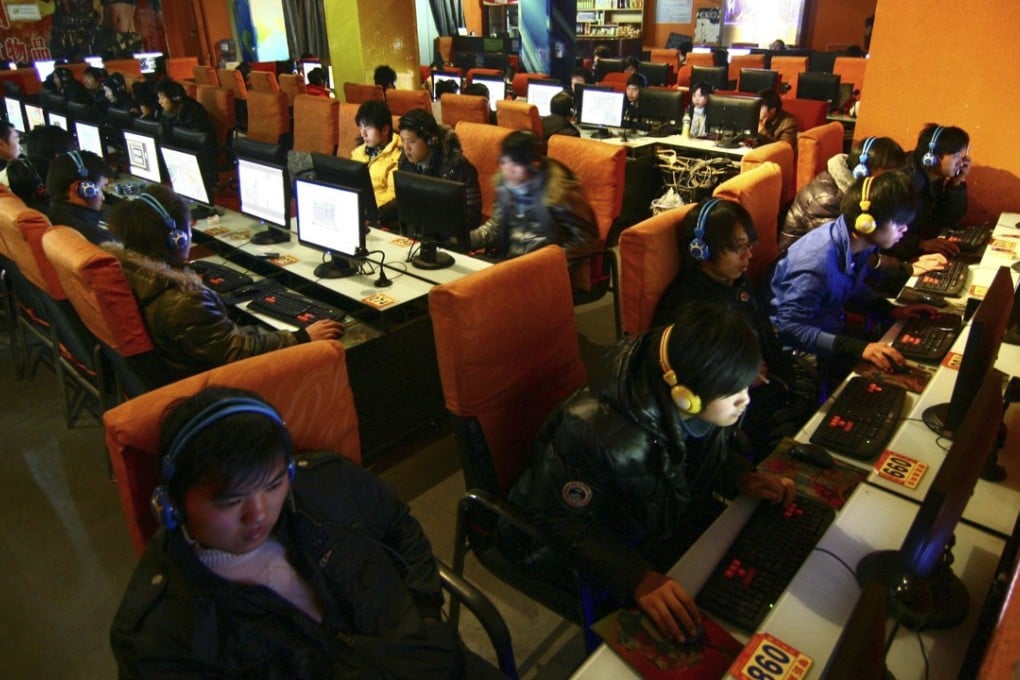 People use computers at an internet cafe in Fuyang, Anhui province. Apps are now available that give people outside the mainland an China IP address. Photo: AP