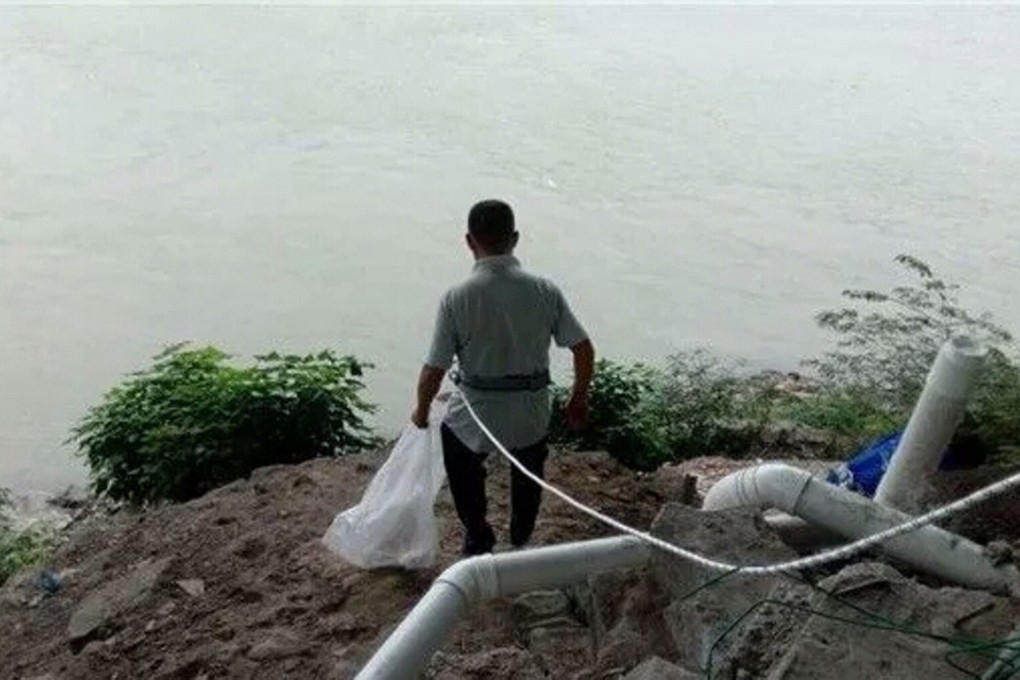 Chinese rubbish crew rise to steep challenge along Yangtze River ...
